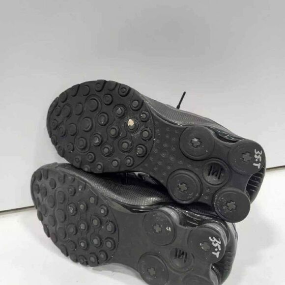 Nike Shox NZ Black Running Tennis Shoes W 7 or M 5.5